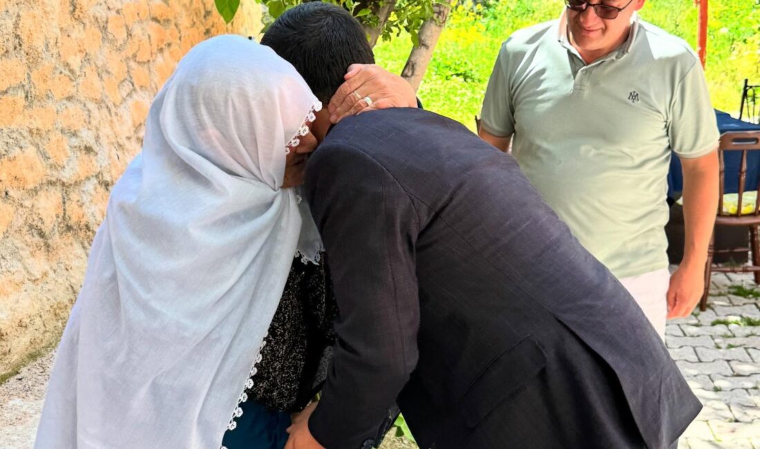 Kelkit Kaymakamı Mahmut Sami Yılmaz, beraberindeki heyetle birlikte, vatanı için