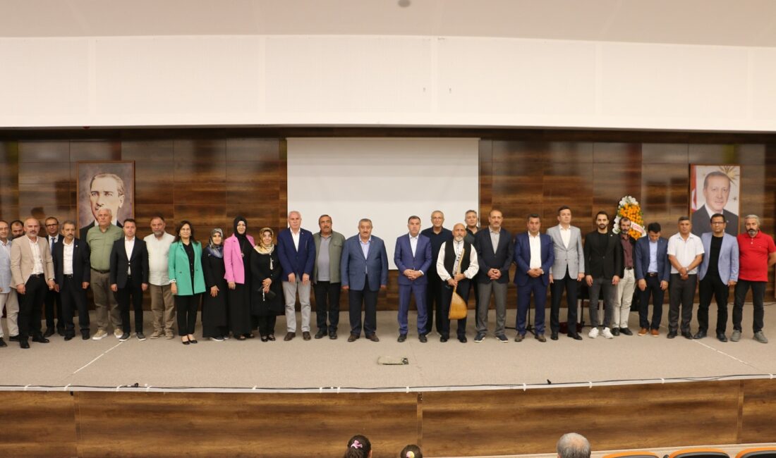 Bayburt Belediyesi’nin ev sahipliğinde, Çoruh Kültür Merkezi’nde gerçekleştirilen “Türk Dünyası