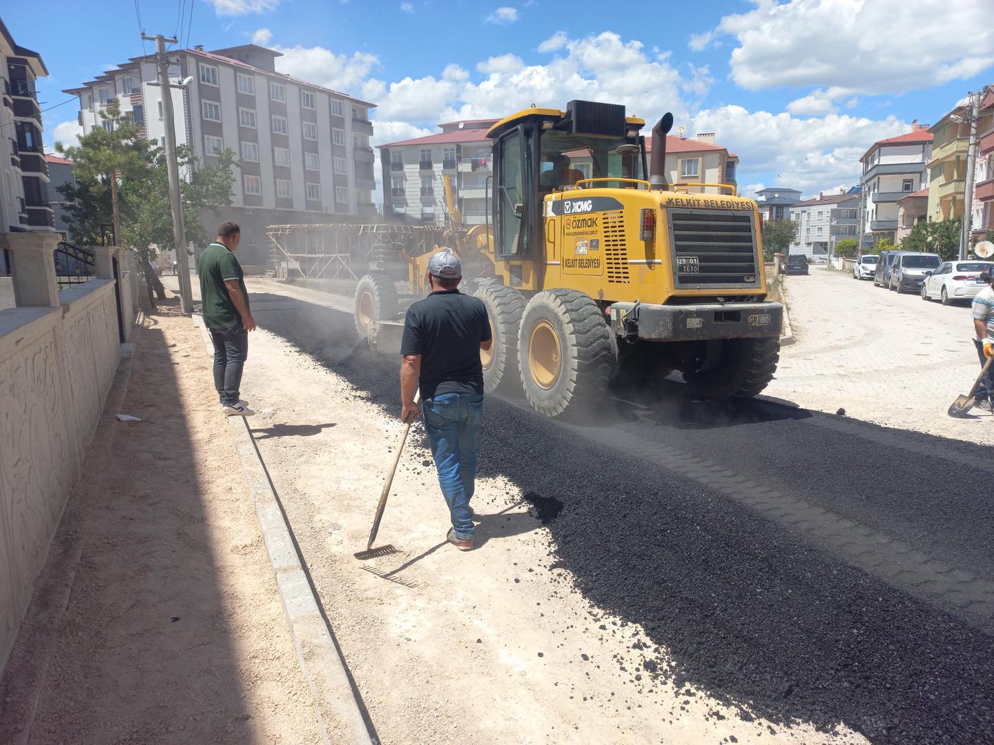Kelkit Belediyesi Fen İşleri Müdürlüğü ekipleri, ilçe genelinde başlattığı yol