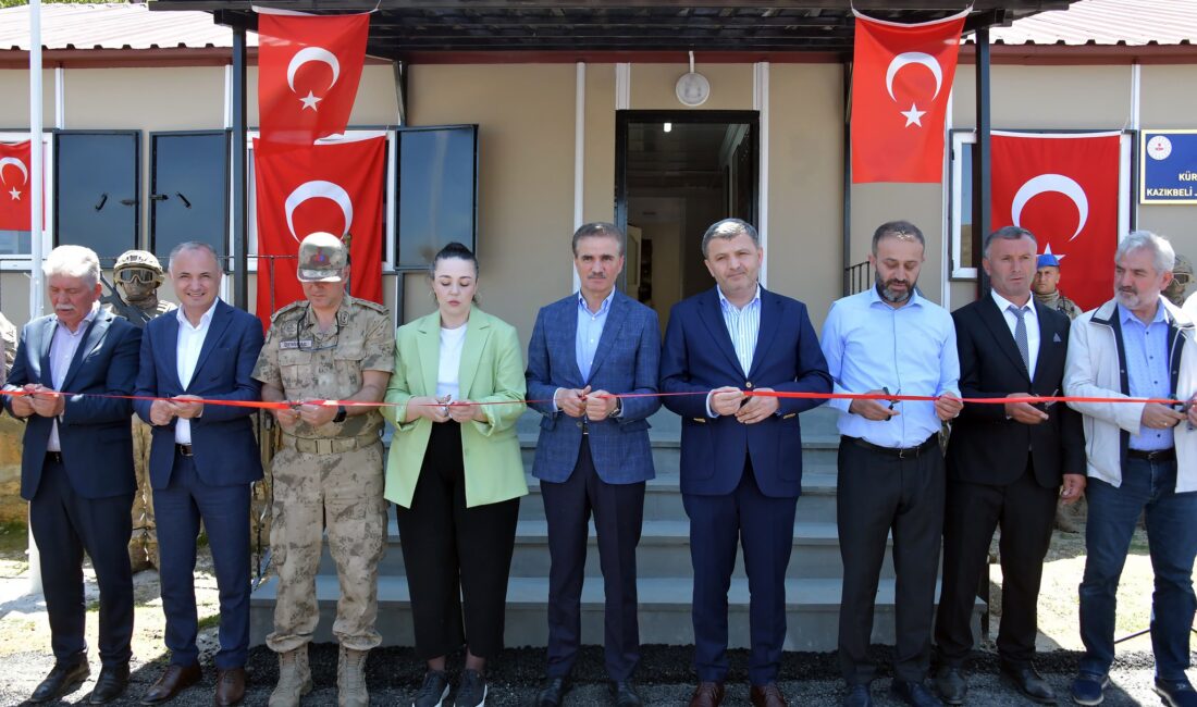Gümüşhane Valisi Aydın Baruş, Kürtün ilçesine bağlı Kazıkbeli Yaylası’nda vatandaşların