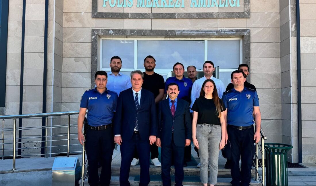 Kelkit Kaymakamı Mahmut Sami Yılmaz, ilçedeki kurum ziyaretleri kapsamında Kelkit