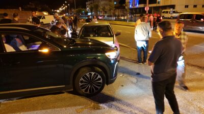 Kelkit'te akşam saatlerinde meydana gelen trafik kazasında üç araç birbirine