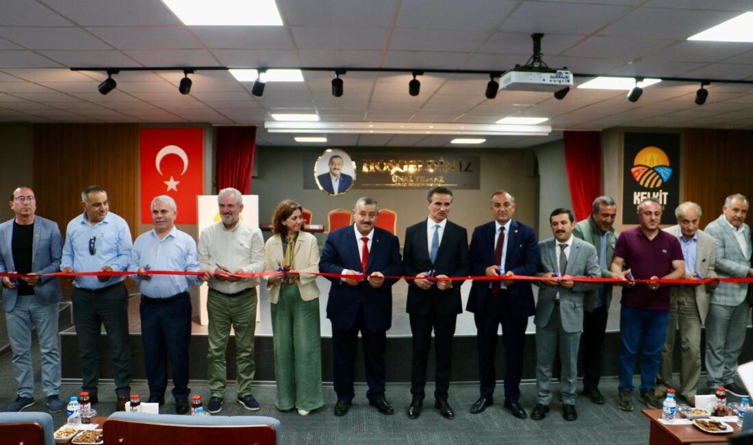 Şair Dilaver Cebeci Kültür Salonu Açıldı, Şiir Şöleniyle Taçlandı