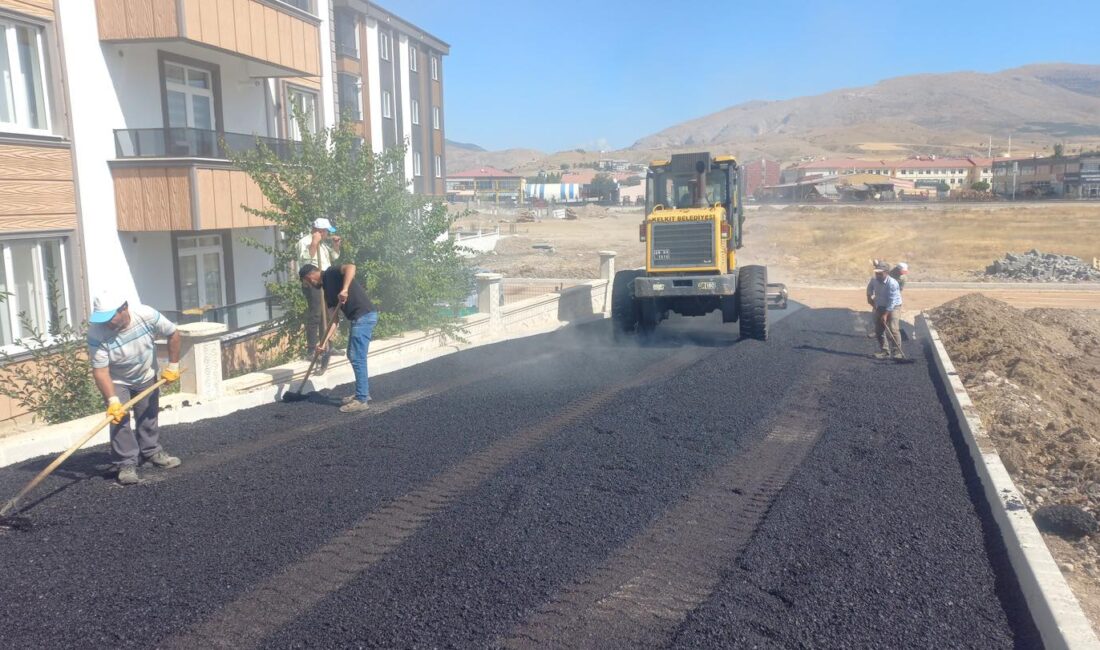 Kelkit Belediyesi tarafından başlatılan asfaltlama çalışmaları İnönü Mahallesi’nde tüm hızıyla