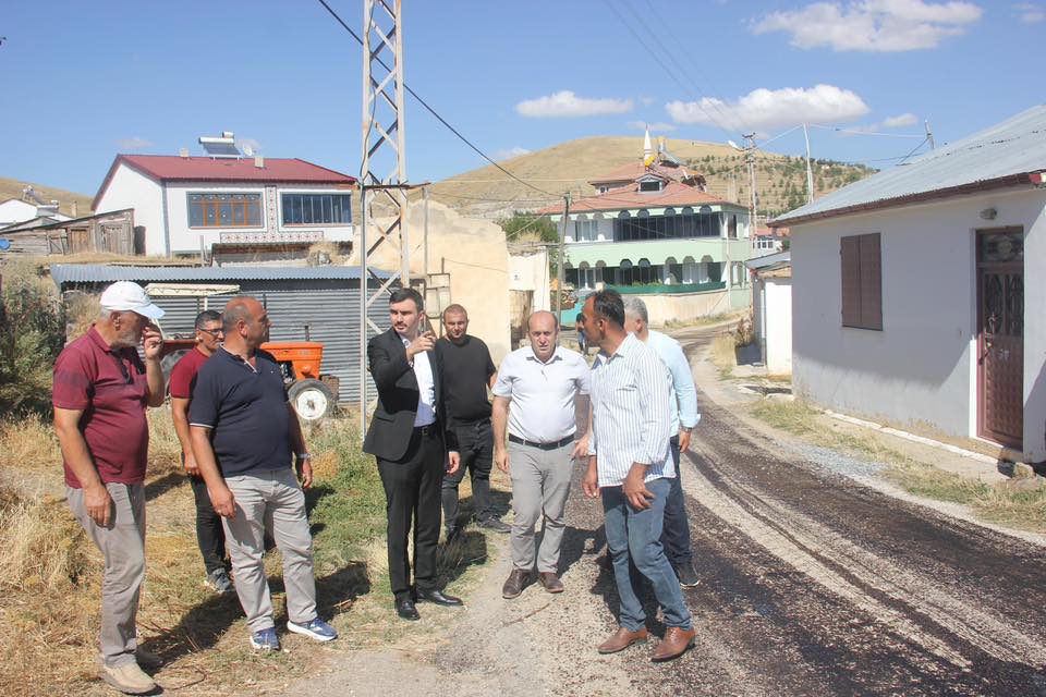 Köse Kaymakamı İbrahim Pelit, Kabaktepe Köyünü ziyaret ederek köy konağı