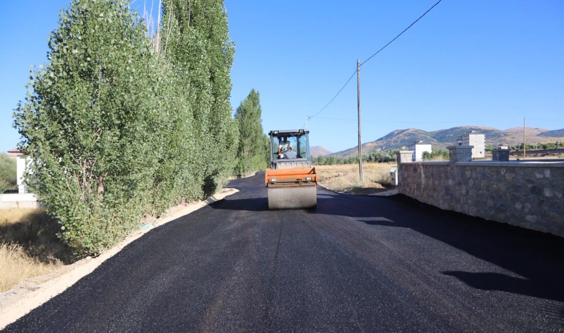 Kelkit Belediyesi, ilçe genelinde başlattığı yol yenileme ve modernizasyon çalışmaları