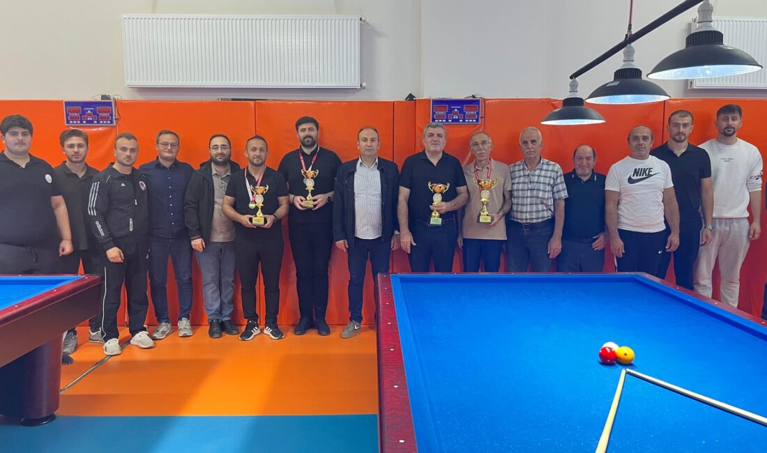 Gençlik Merkezi bilardo salonunda düzenlenen 3 Bant Bilardo 2. Etap