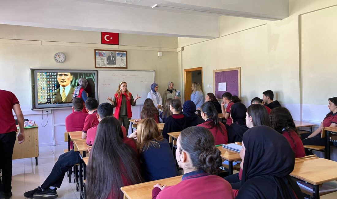 Gümüşhane Gençlik ve Spor İl Müdürlüğü, kent merkezindeki lise öğrencileriyle
