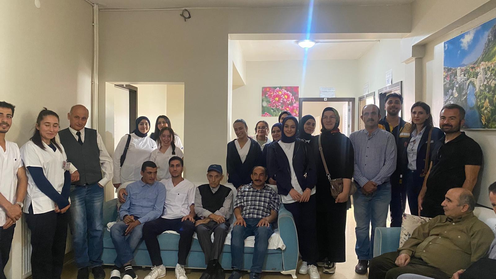 Gümüşhane Üniversitesi Sağlık Hizmetleri Meslek Yüksekokulu (SHMYO) akademisyenleri ile Yaşlı