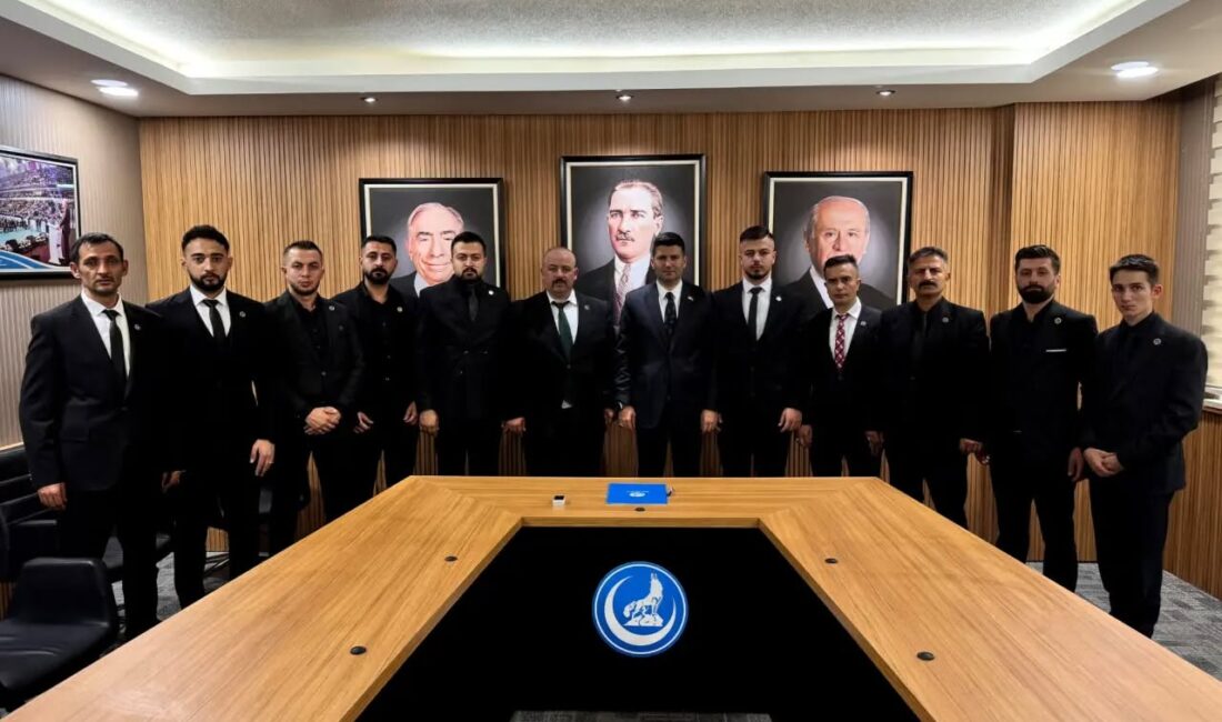 Gümüşhane Ülkü Ocakları Heyetinden Ankara Ziyareti Gümüşhane Ülkü Ocakları İl Başkanı Sadık Coşkun başkanlığındaki heyet, bir