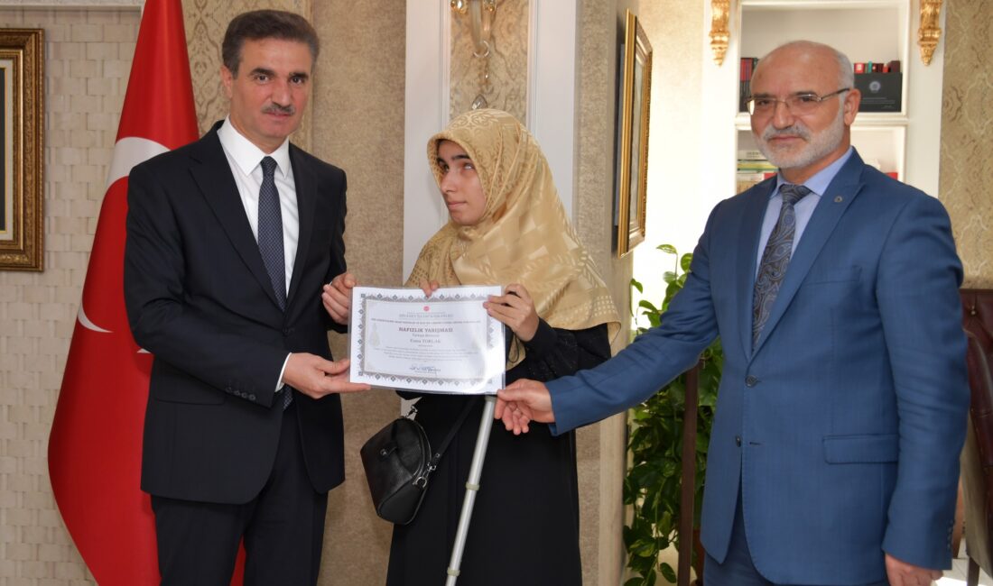Gümüşhane Valisi Aydın Baruş, 15. Kadın Din Görevlileri Arası Hafızlık