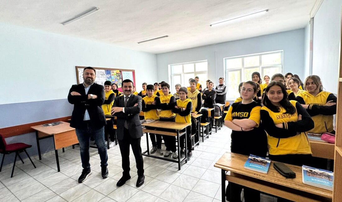 
Kelkit Kaymakamı Mahmut Sami Yılmaz, yeni eğitim-öğretim döneminde eğitim kalitesini