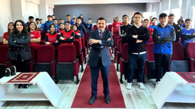 Kelkit Kaymakamı Mahmut Sami Yılmaz, eğitim kurumlarıyla buluşmalarını sürdürüyor.