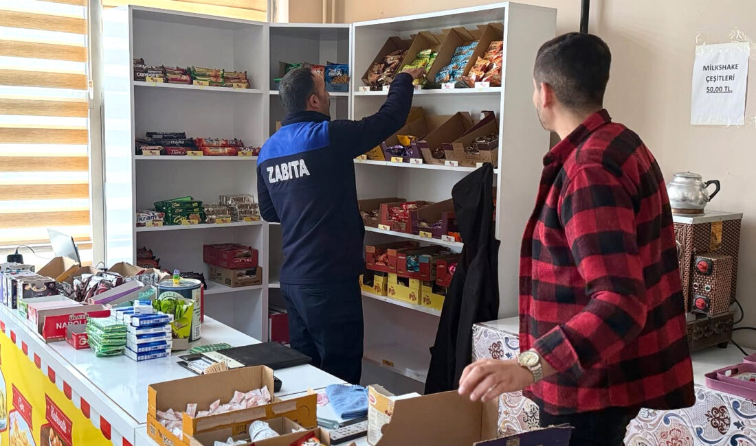 Kelkit Belediyesi Zabıta Müdürlüğü ekipleri, öğrencilerin sağlıklı ve güvenli ortamlarda