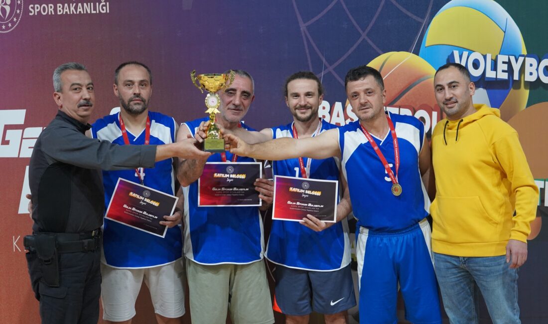Gümüşhane’de kamu kurumları arasında düzenlenen Kamu Spor Oyunları 3x3 Basketbol
