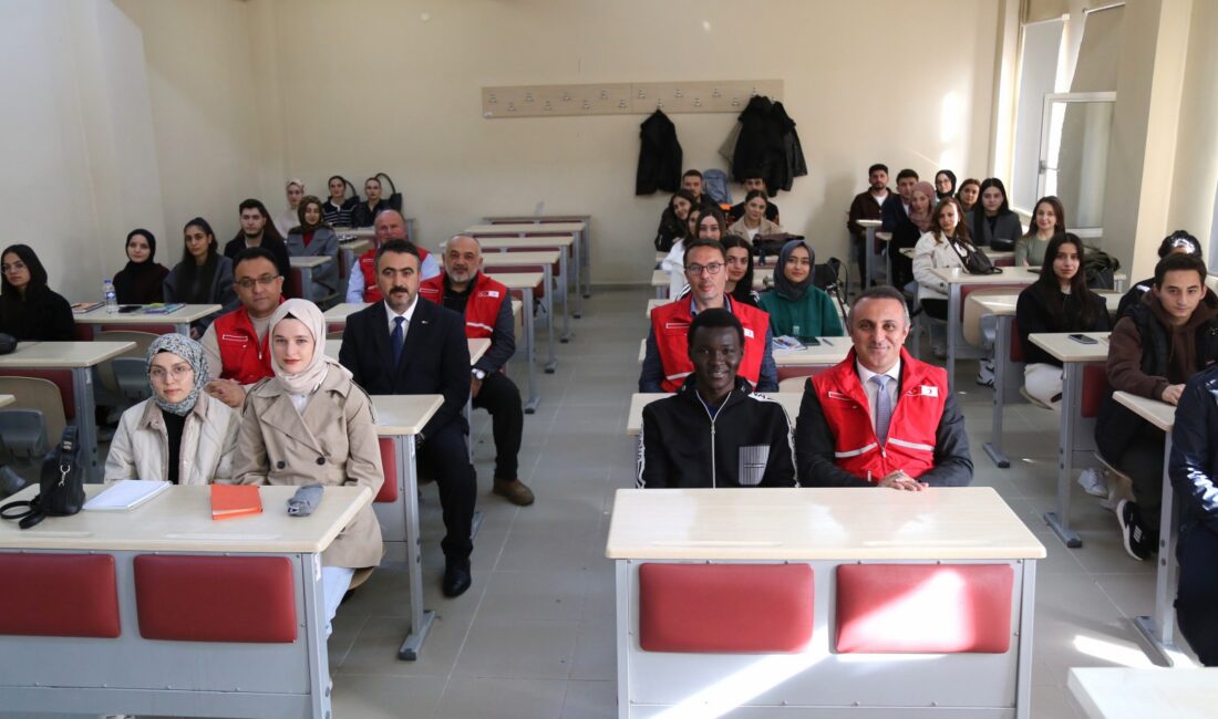 Gümüşhane Üniversitesi ile Türk Kızılay Gümüşhane Şubesi iş birliğiyle, Kızılay