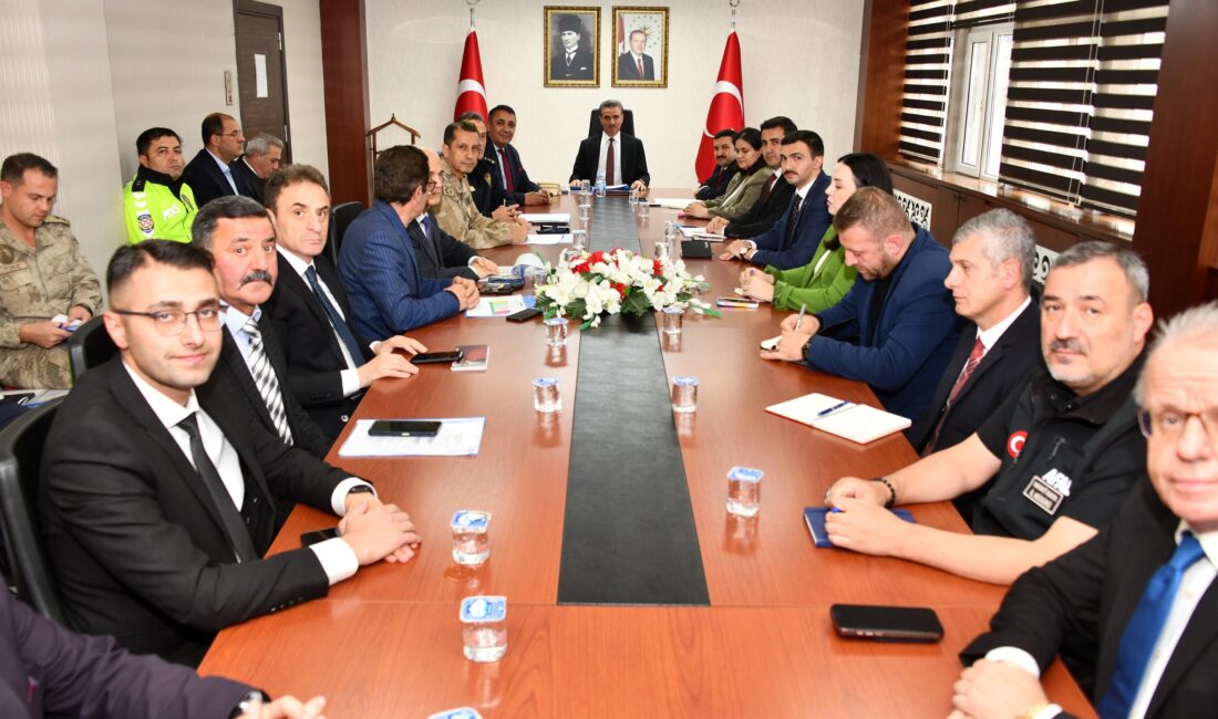 Gümüşhane’de yaklaşan kış mevsimi öncesi ulaşım güvenliğinin sağlanması amacıyla, Vali