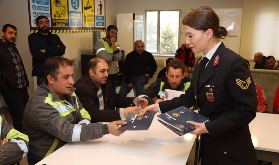 Gümüşhane Jandarma’dan 25 Kasım’da Kapsamlı Farkındalık Çalışması Gümüşhane İl Jandarma Komutanlığı, 25 Kasım Kadına Karşı Şiddete Karşı