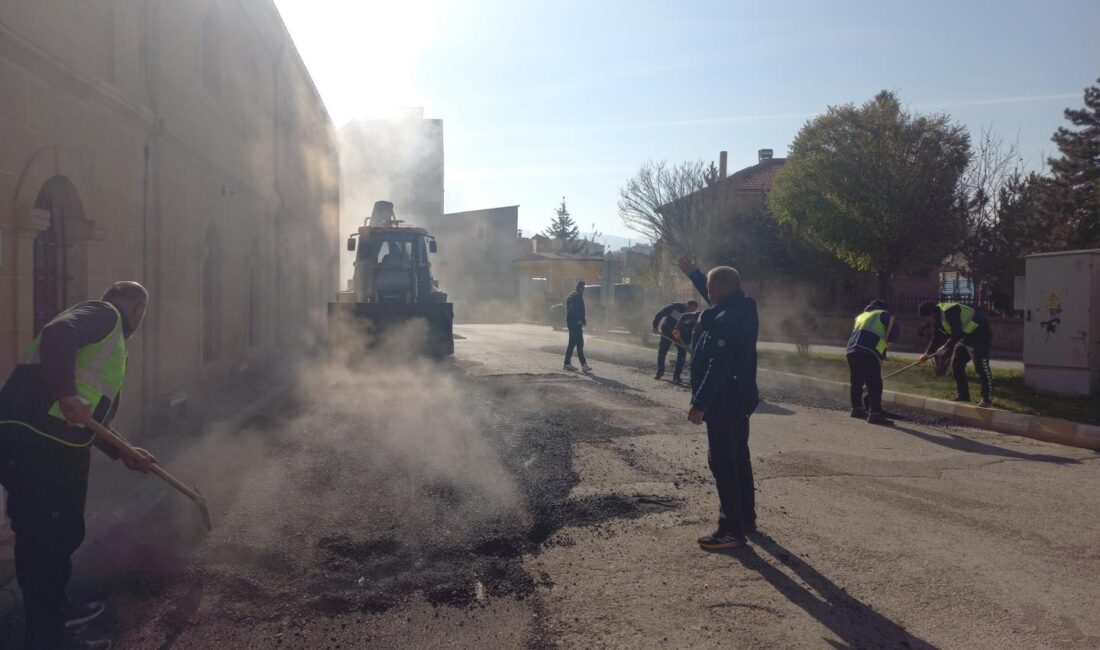 Büyükcami Mahallesi’nde Bozulan Yollar Onarılıyor Kelkit Belediyesi, ilçe genelindeki yol bakım ve asfalt çalışmalarına aralıksız
