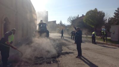 Kelkit Belediyesi, ilçe genelindeki yol bakım ve asfalt çalışmalarına aralıksız
