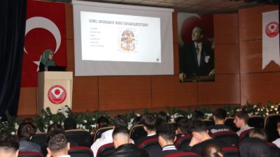 Gümüşhane Üniversitesi Kelkit Aydın Doğan Meslek Yüksekokulu konferans salonunda, Kelkit