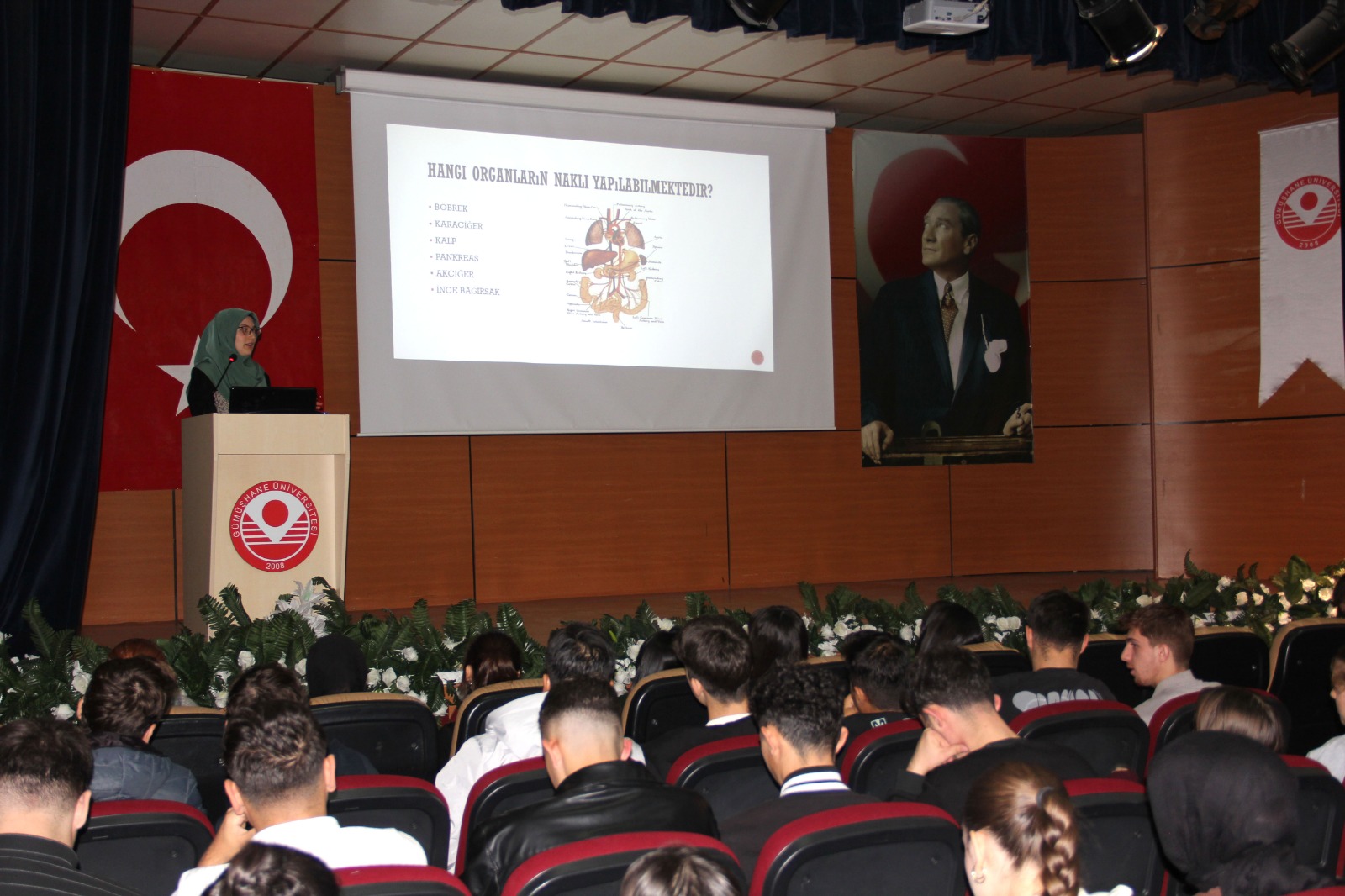 Gümüşhane Üniversitesi Kelkit Aydın Doğan Meslek Yüksekokulu konferans salonunda, Kelkit