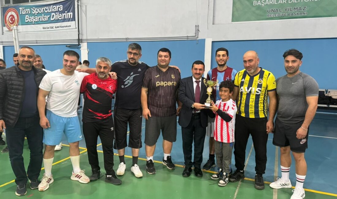 24 Kasım Öğretmenler Günü Voleybol Turnuvası’nda Final Heyecanı Kelkit Kaymakamı Mahmut Sami Yılmaz, Kelkit Gençlik Hizmetleri ve Spor