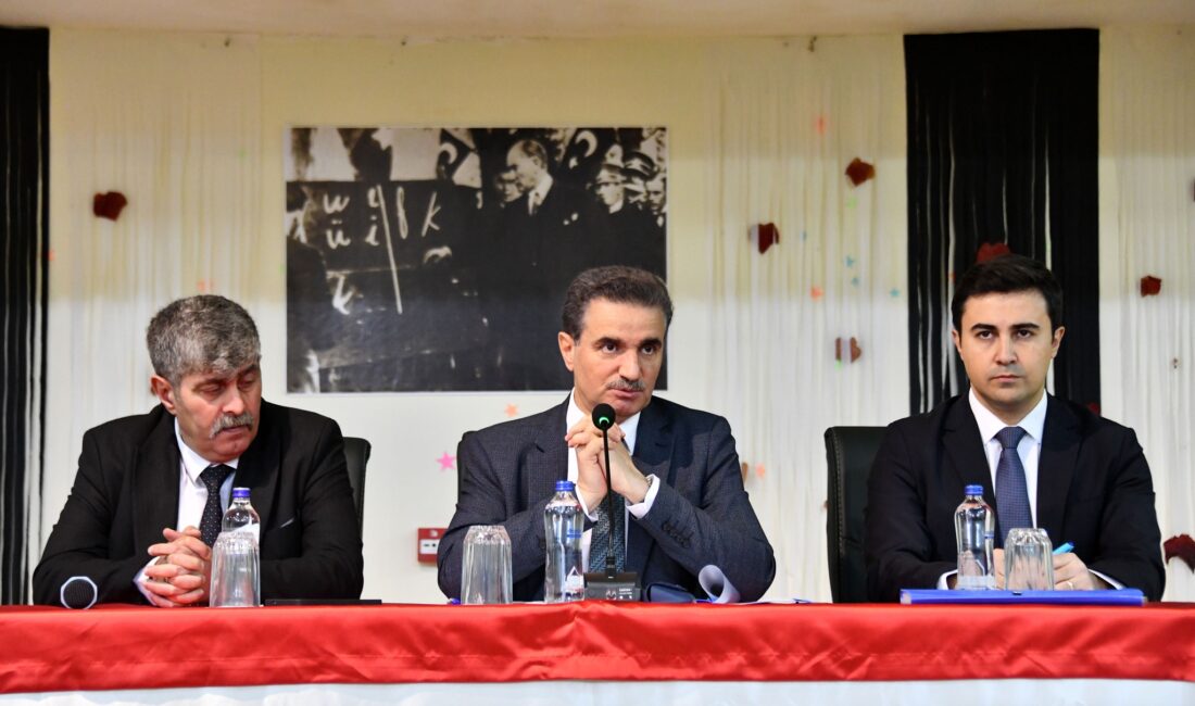 Vali Baruş’tan Torul’da ziyaret ve incelemeler Valimiz Aydın Baruş, Torul ilçesindeki köy ve mahalle muhtarlarıyla bir