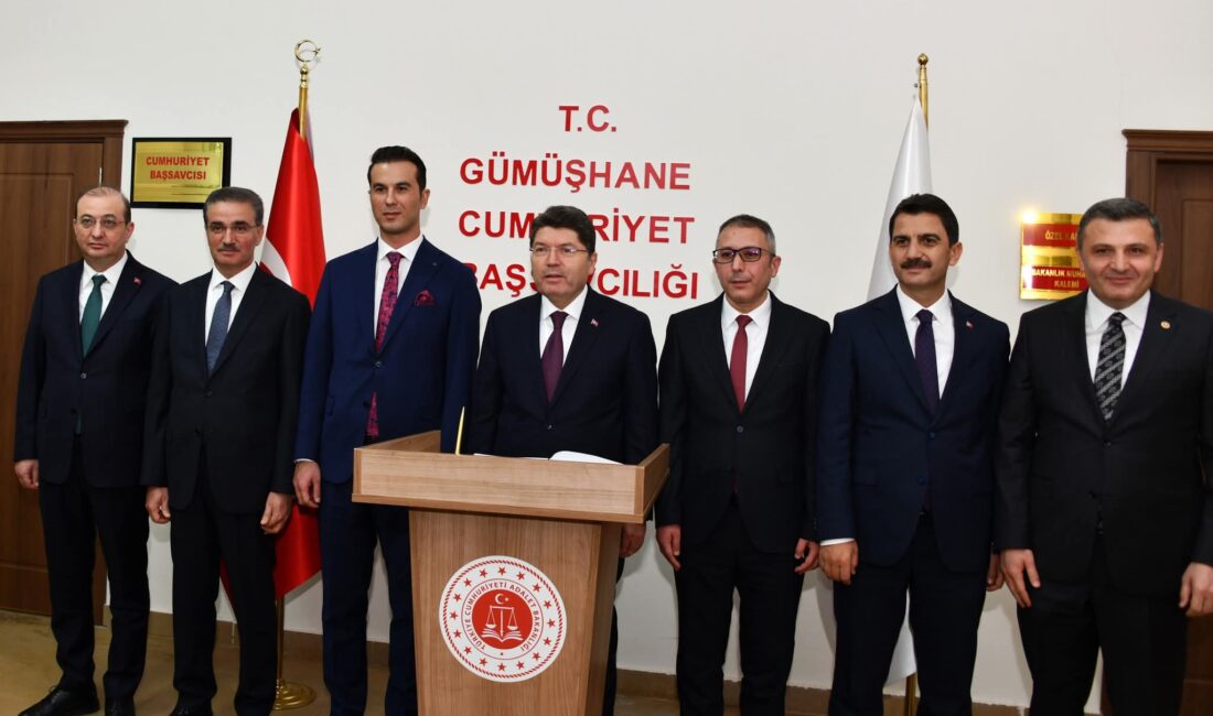 Adalet Bakanı Yılmaz Tunç Gümüşhane’de Adalet Bakanı Yılmaz Tunç, Gümüşhane’de gerçekleştirdiği program kapsamında bir dizi