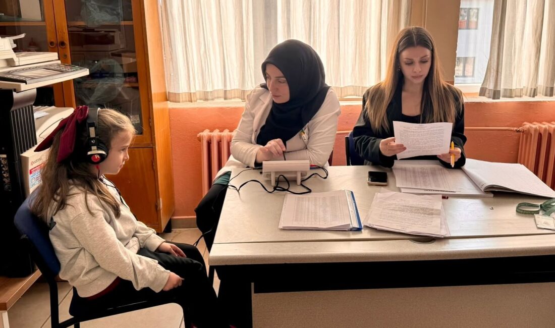 Kelkit’te Okul Çağı Çocuklarında İşitme Taramaları Sürüyor T.C. Sağlık Bakanlığı tarafından ülke genelinde yürütülen Okul Çağı Çocuklarında