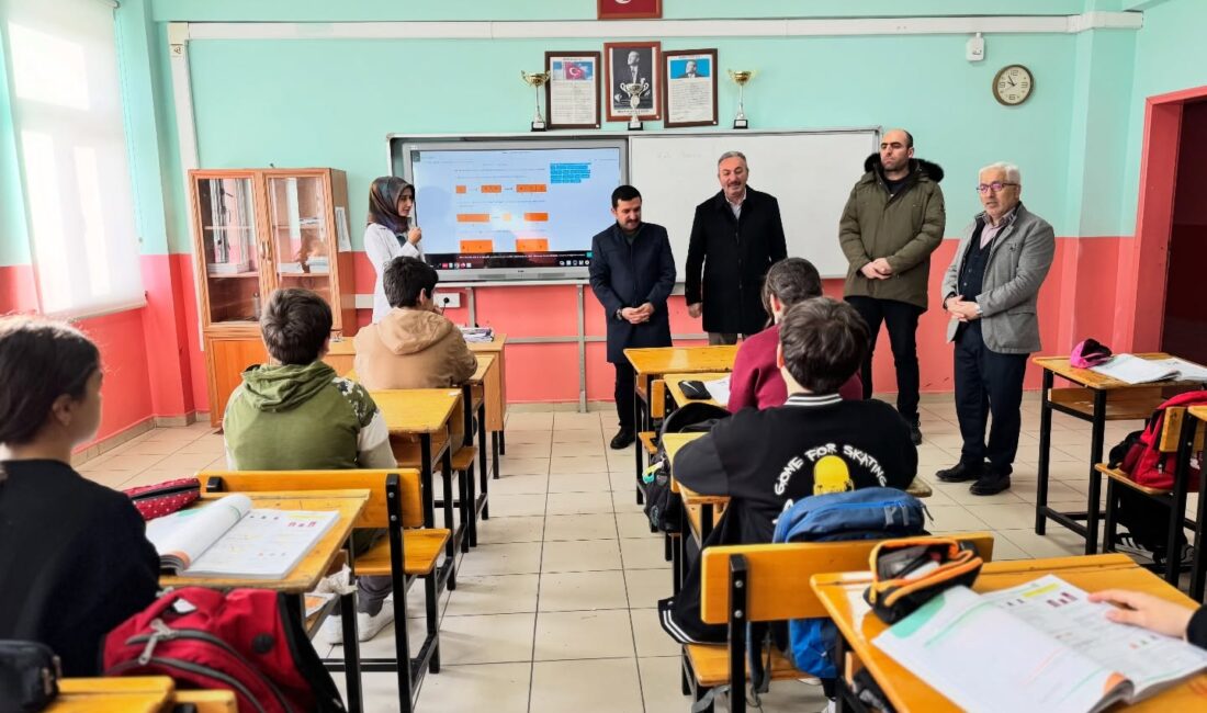 Kelkit Kaymakamı Mahmut Sami Yılmaz, İlçe Millî Eğitim Müdürü Metin