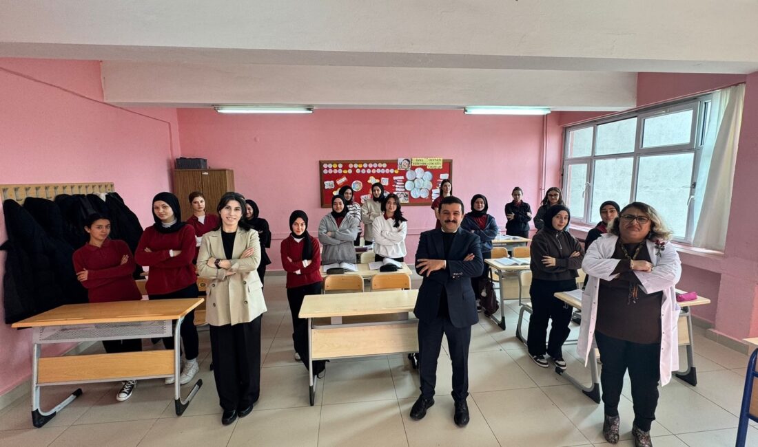 Kaymakam Yılmaz’dan Nene Hatun Kız MTAL’ye Ziyaret Kaymakam Mahmut Sami Yılmaz, Kelkit İlçe Millî Eğitim Müdürü Metin