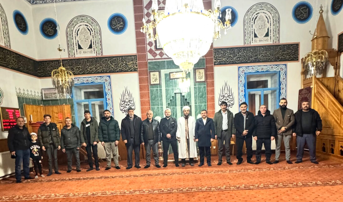 Yeniyol Köyü’nde Hatim-i Şerif Programı Düzenlendi Kelkit Kaymakamı Mahmut Sami Yılmaz, İlçe Müftü Vekili Adem Orak