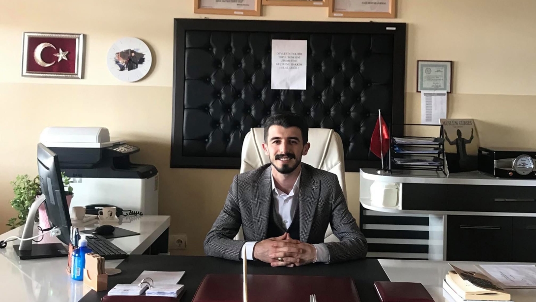 Uzun yıllar eğitim camiasına hizmet eden ve ilçede sevilen isimler