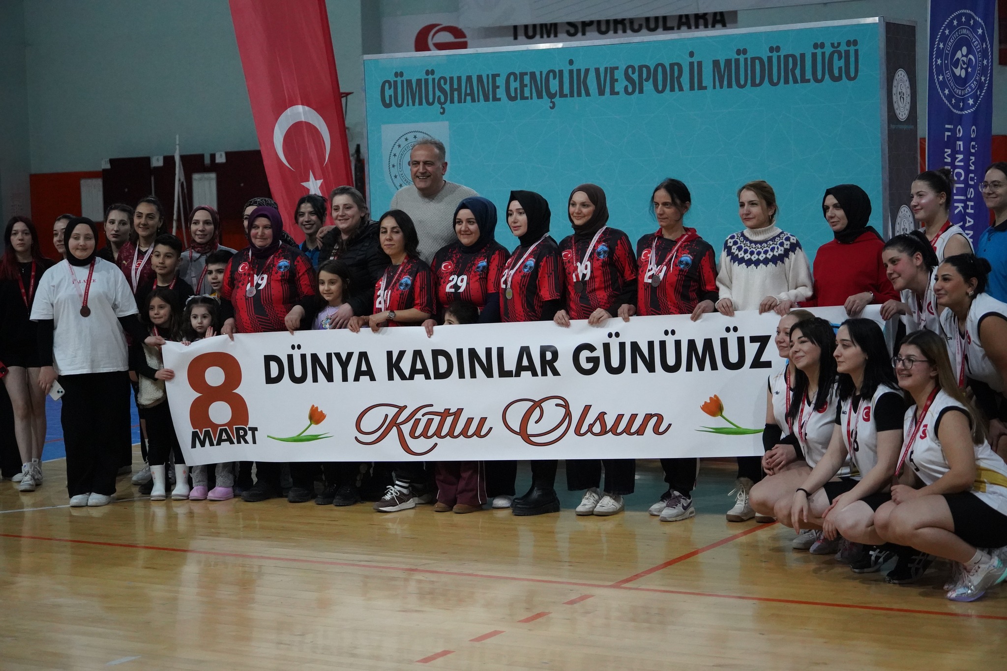 8 Mart Dünya Kadınlar Günü kapsamında düzenlenen “Evinin Sultanları” Voleybol