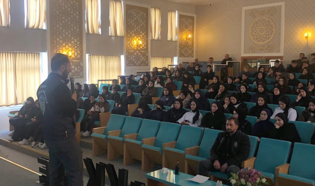 Kelkit İlçe Emniyet Müdürlüğü tarafından liselerde öğrencilere yönelik siber güvenlik